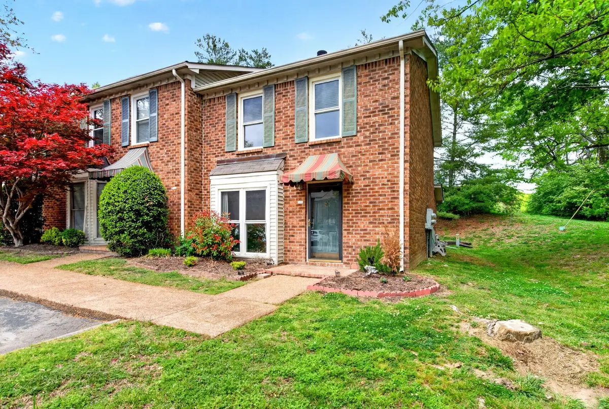 528 Williamsburg Dr, Nashville, TN 37214 - #1