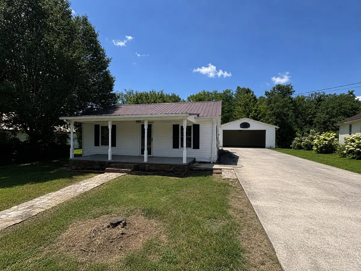 229 Adams St, Smithville, TN 37166 - #1
