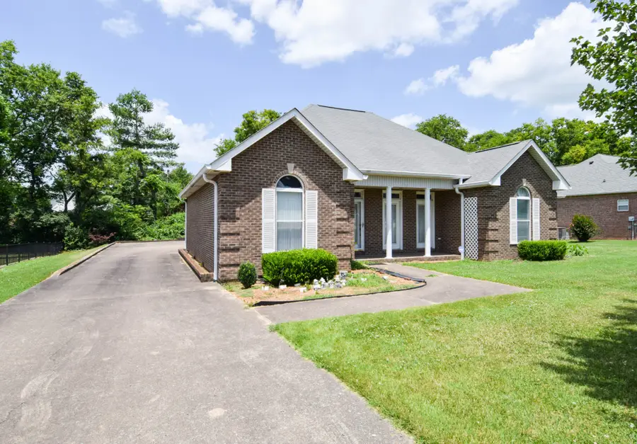 134 Stonehouse Dr, Gallatin, TN 37066 - #2