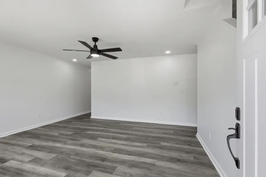 572 Donna Dr, Clarksville, TN 37042 - #3