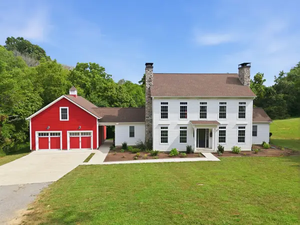 597 Cummings Ln, Cottontown, TN 37048