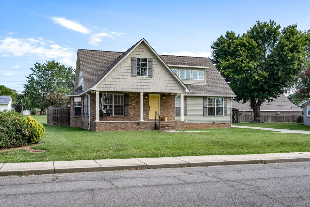 602 7th St, Lawrenceburg, TN 38464 - #1