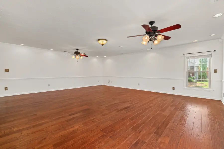 215 Oakview Cir, Killen, AL 35645 - #3