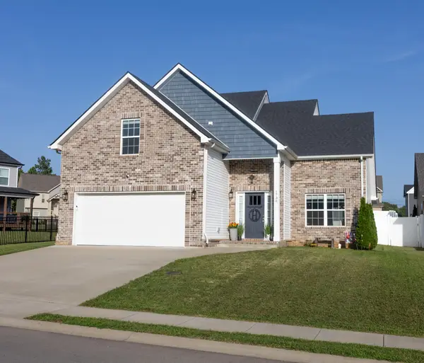 1736 Heritage Dr, Clarksville, TN 37043