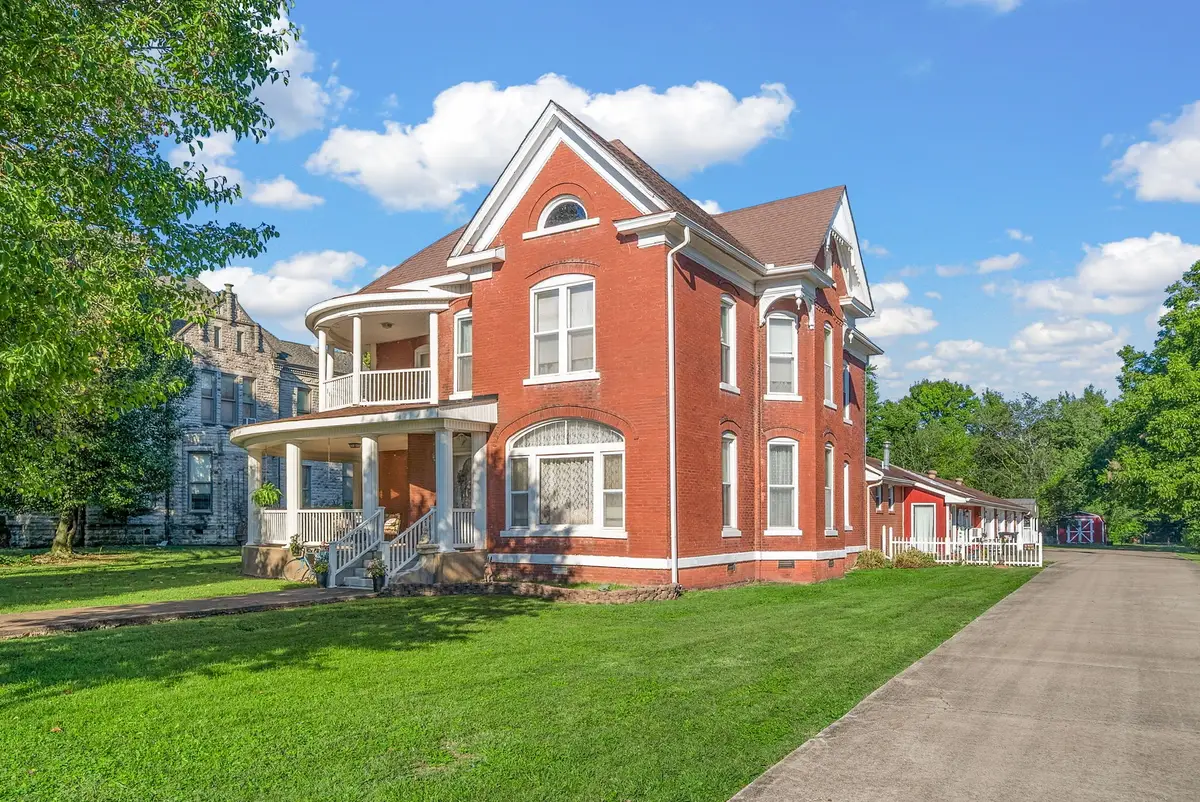 112 E Park St, Guthrie, KY 42234 - #1