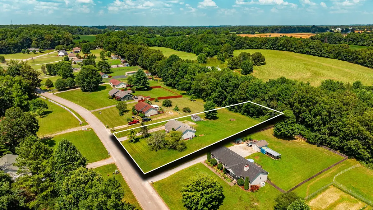 2029 Shawnee Ln, Greenbrier, TN 37073 - #1