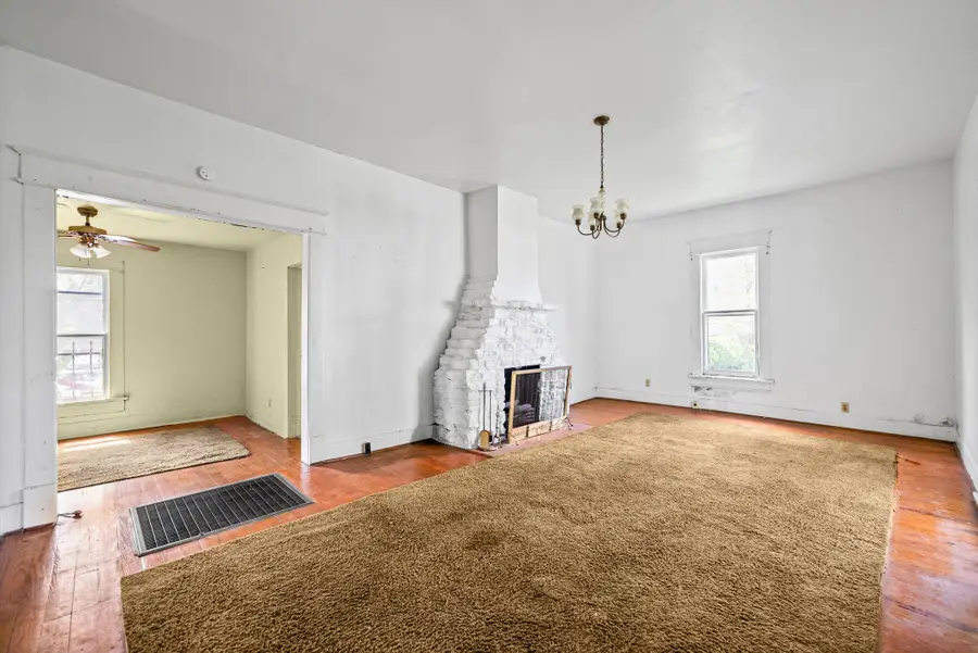 114 S Clay St, Hopkinsville, KY 42240 - #3
