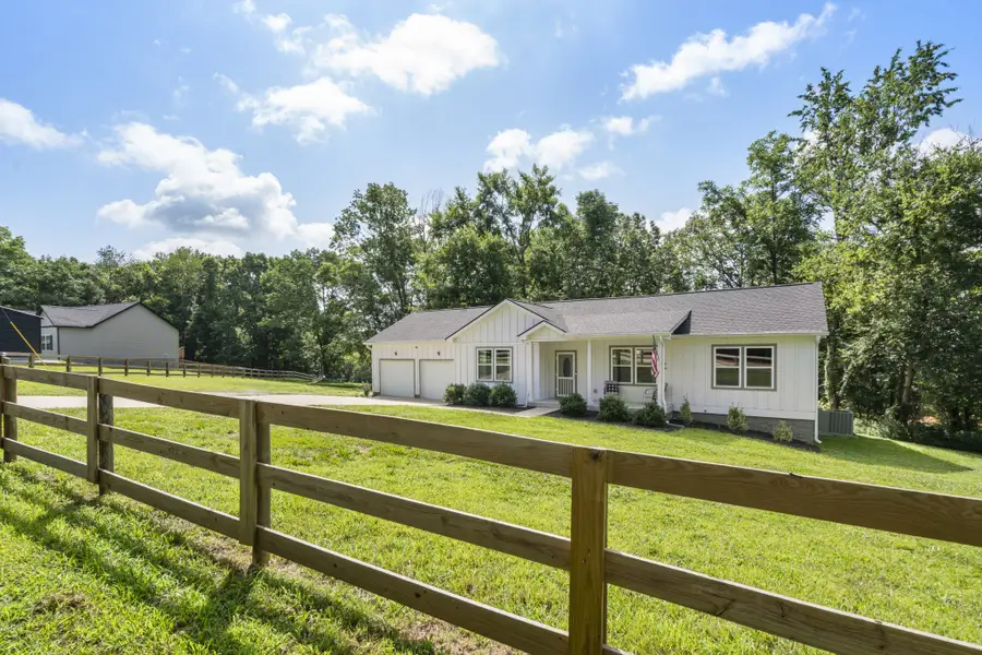 1505 E Piney Rd, Dickson, TN 37055 - #2