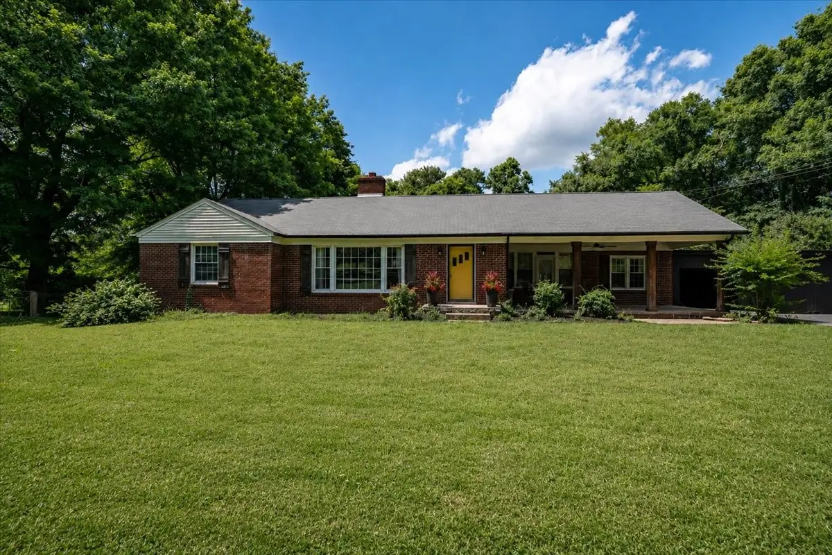 303 N Laurel Cir, Columbia, TN 38401 - #1