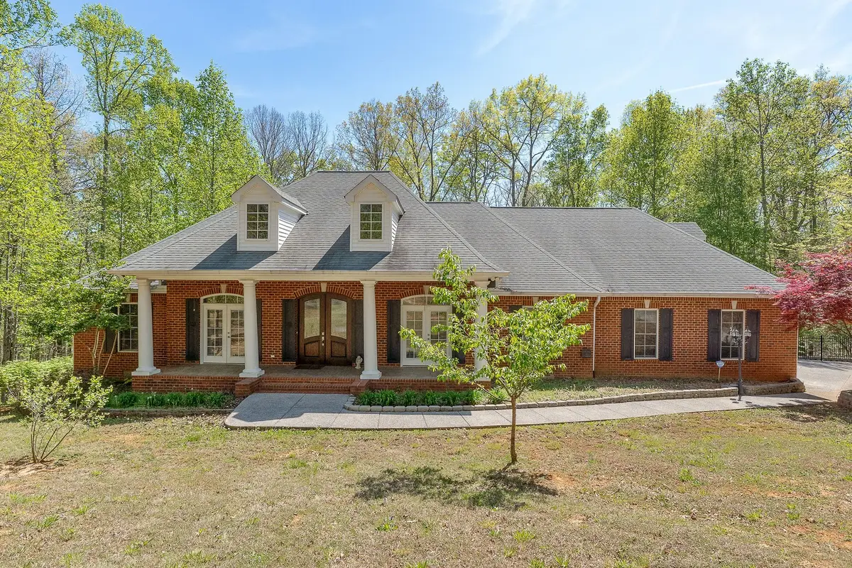 120 Dunrobin Ct, Sparta, TN 38583 - #1