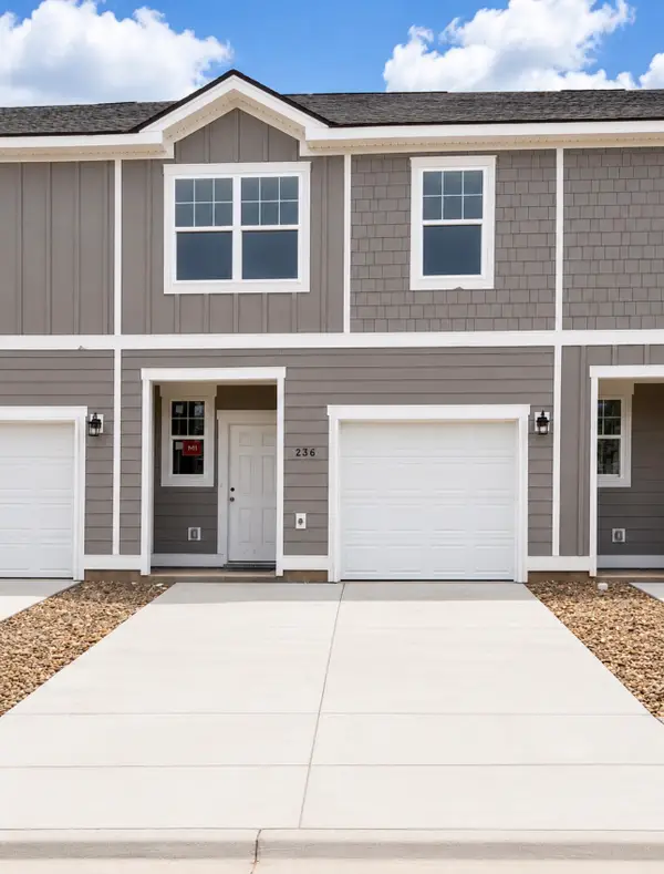 236 Darlington Dr, Dickson, TN 37055