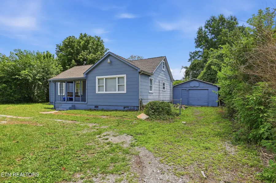 826 N Chamberlain Ave, Rockwood, TN 37854 - #2
