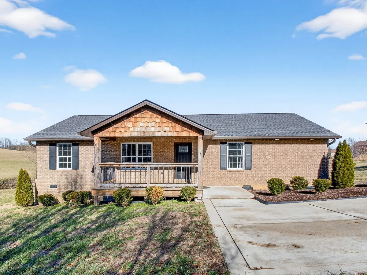 621 Womack Rd, Bethpage, TN 37022 - #1