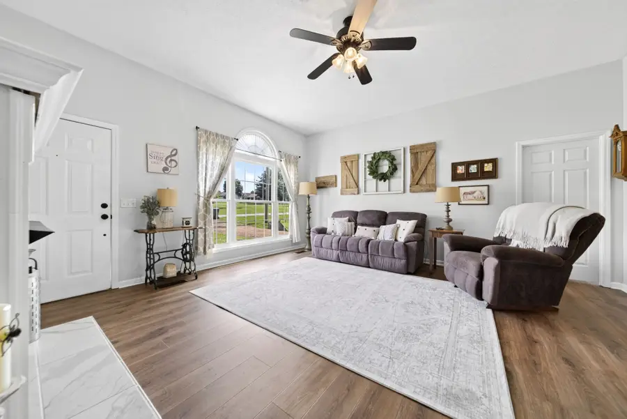 602 Highland Dr, White House, TN 37188 - #3
