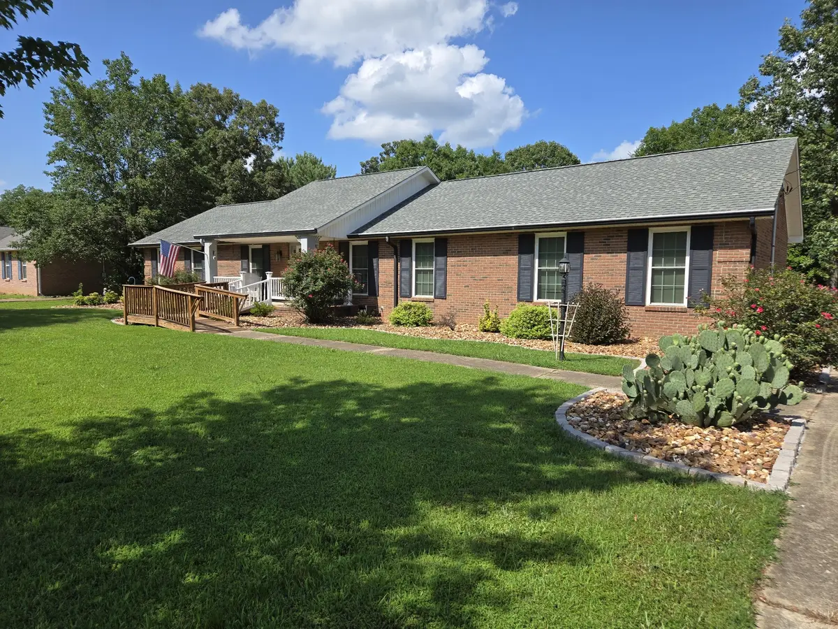 415 River Oaks Dr, New Johnsonville, TN 37134 - #1
