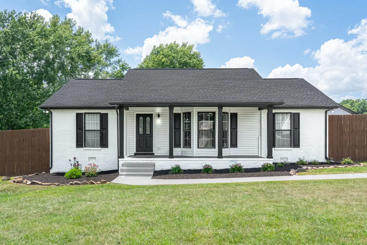 2068 Shawnee Ln, Greenbrier, TN 37073 - #1
