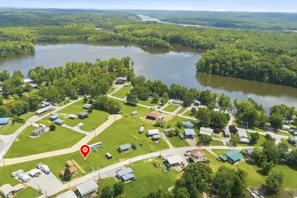 860 Willow Oaks Dr, Decaturville, TN 38329