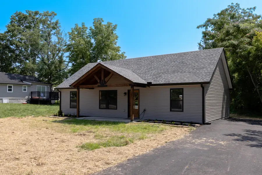 249 N Walnut St, Hohenwald, TN 38462 - #3