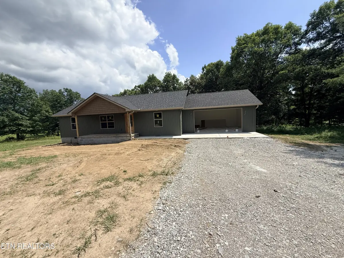352 Old Wes Baldwin Rd, Jamestown, TN 38556 - #1
