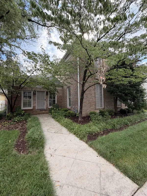 82 Concord Park W, Nashville, TN 37205