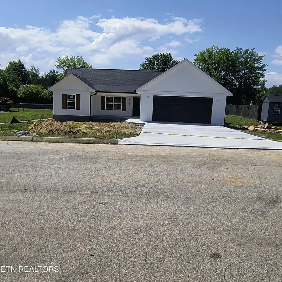 2203 Pinewood Drive, Maryville, TN 37803 - #2