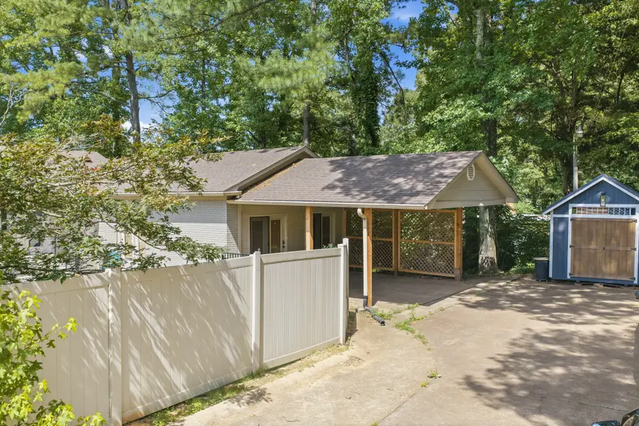 418 Deerwood Ln, Lexington, TN 38351 - #3