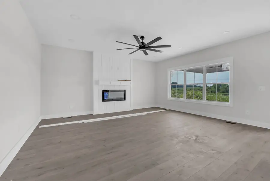 210 Low Plains Ln, Clarksville, TN 37043 - #2