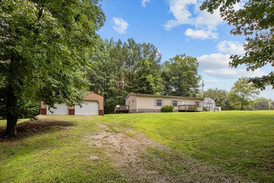 211 Old Stagecoach Ln, Erin, TN 37061 - #2