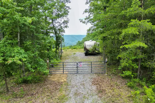 722 Flat Top View Ln, Wilder, TN 38589
