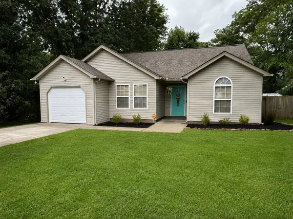 1916 Fieldstone Dr, Columbia, TN 38401