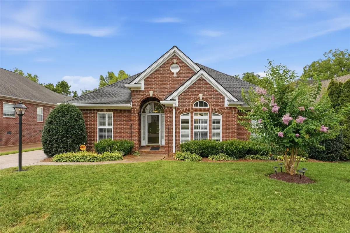 425 Wellington Sq, Nashville, TN 37214 - #1