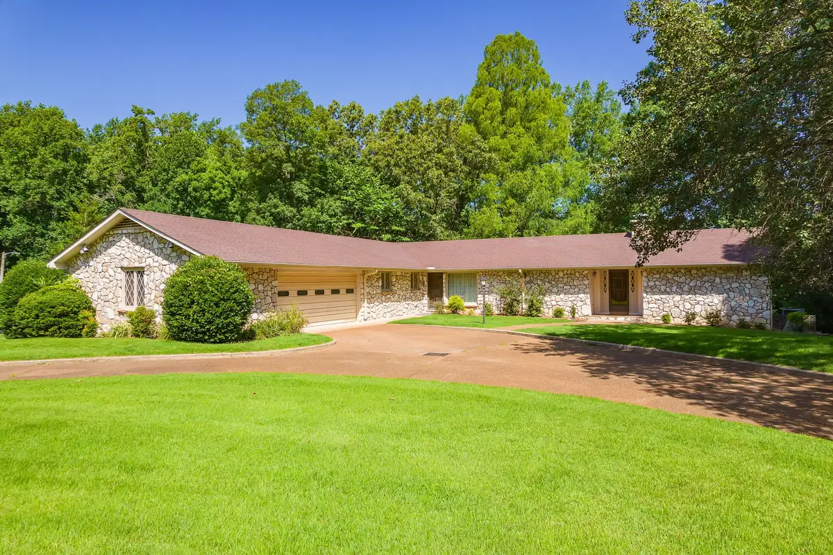 215 Eastern Shores Dr, Lexington, TN 38351 - #1