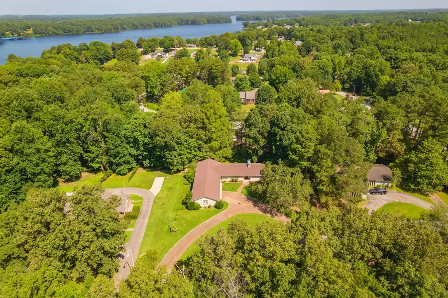 215 Eastern Shores Dr, Lexington, TN 38351 - #2