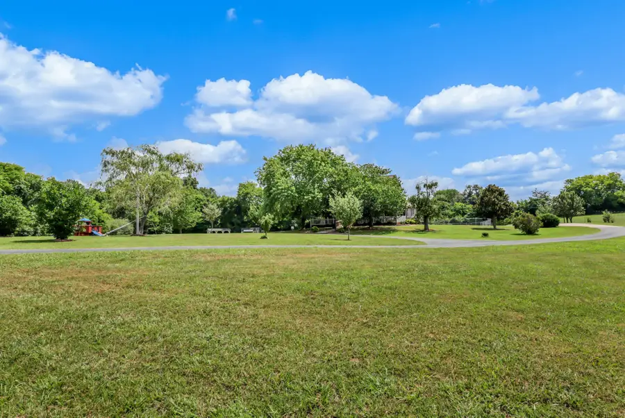 2960 Old Clarksville Spgfld Rd, Adams, TN 37010 - #2