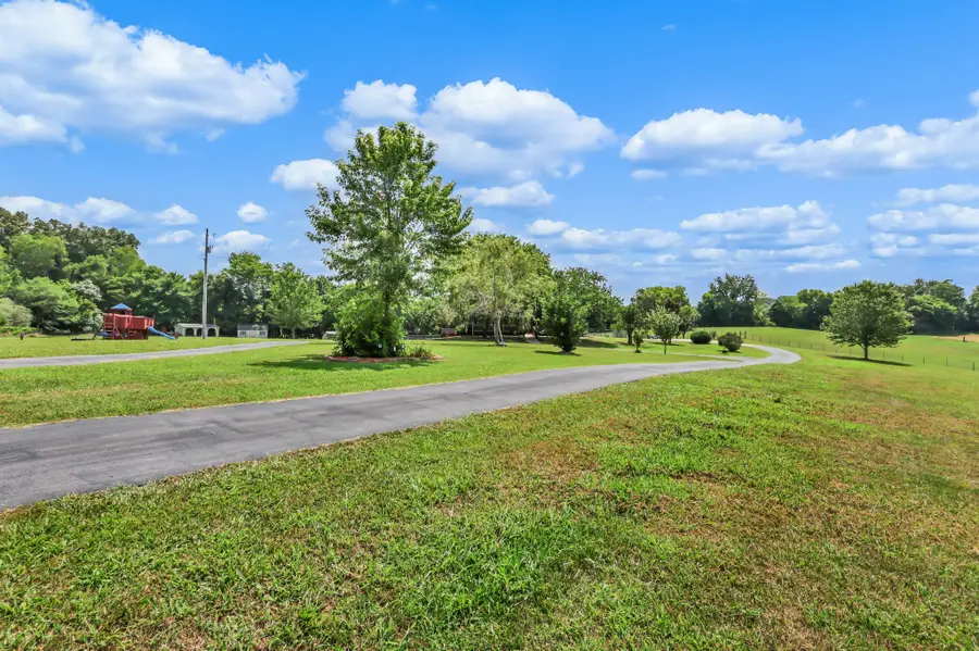 2960 Old Clarksville Spgfld Rd, Adams, TN 37010 - #3