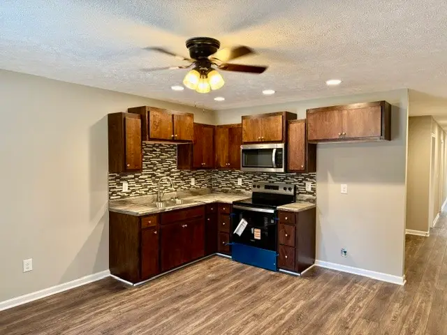 321 S Gentry St, Tullahoma, TN 37388 - #3