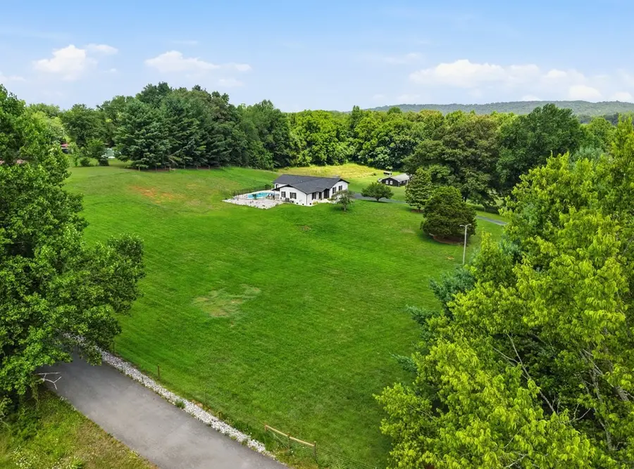 237 S Fork Rd, Sparta, TN 38583 - #2