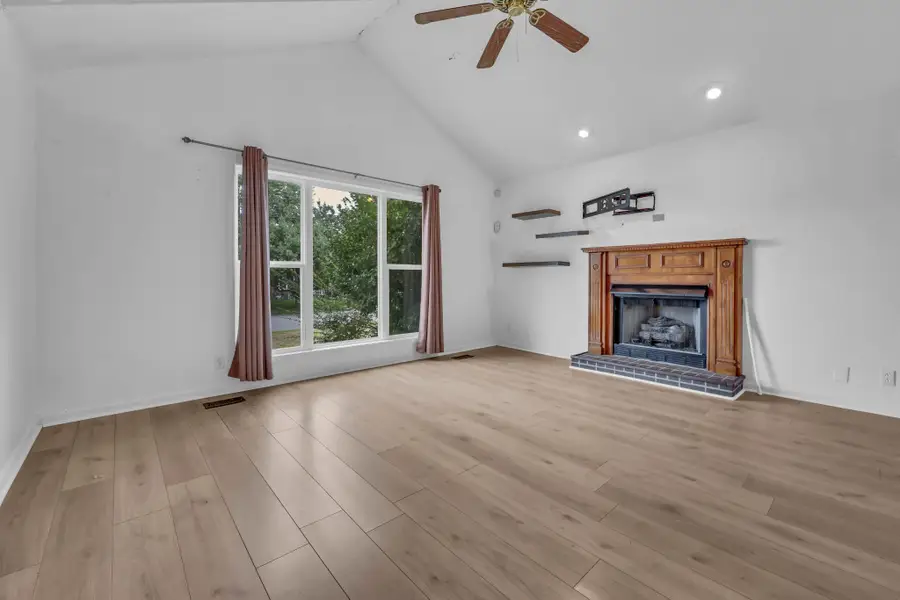 312 Broadmore Dr, Clarksville, TN 37042 - #3