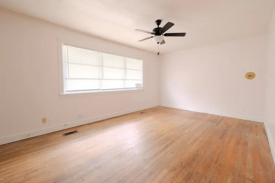 305 W Bronson St, Sparta, TN 38583 - #3