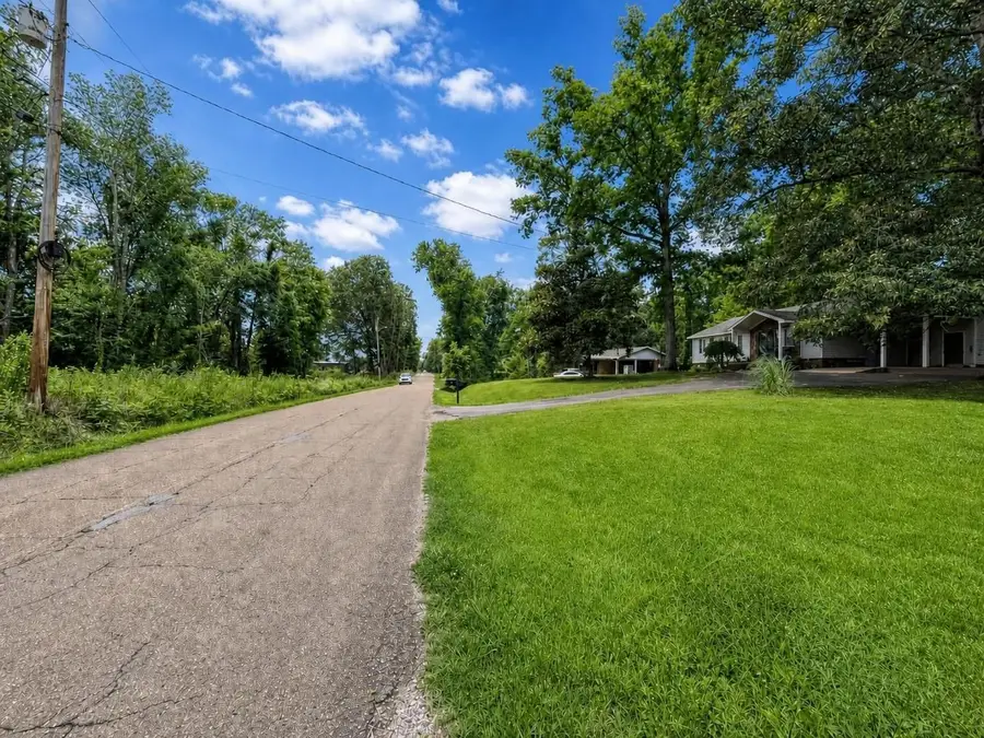 655 E End Dr, Savannah, TN 38372 - #2