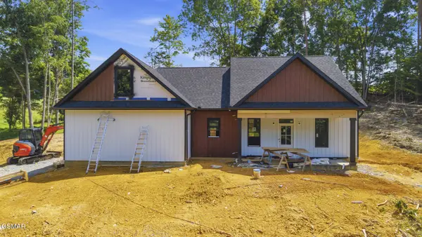 136 Cove Springs Drive, Dandridge, TN 37725