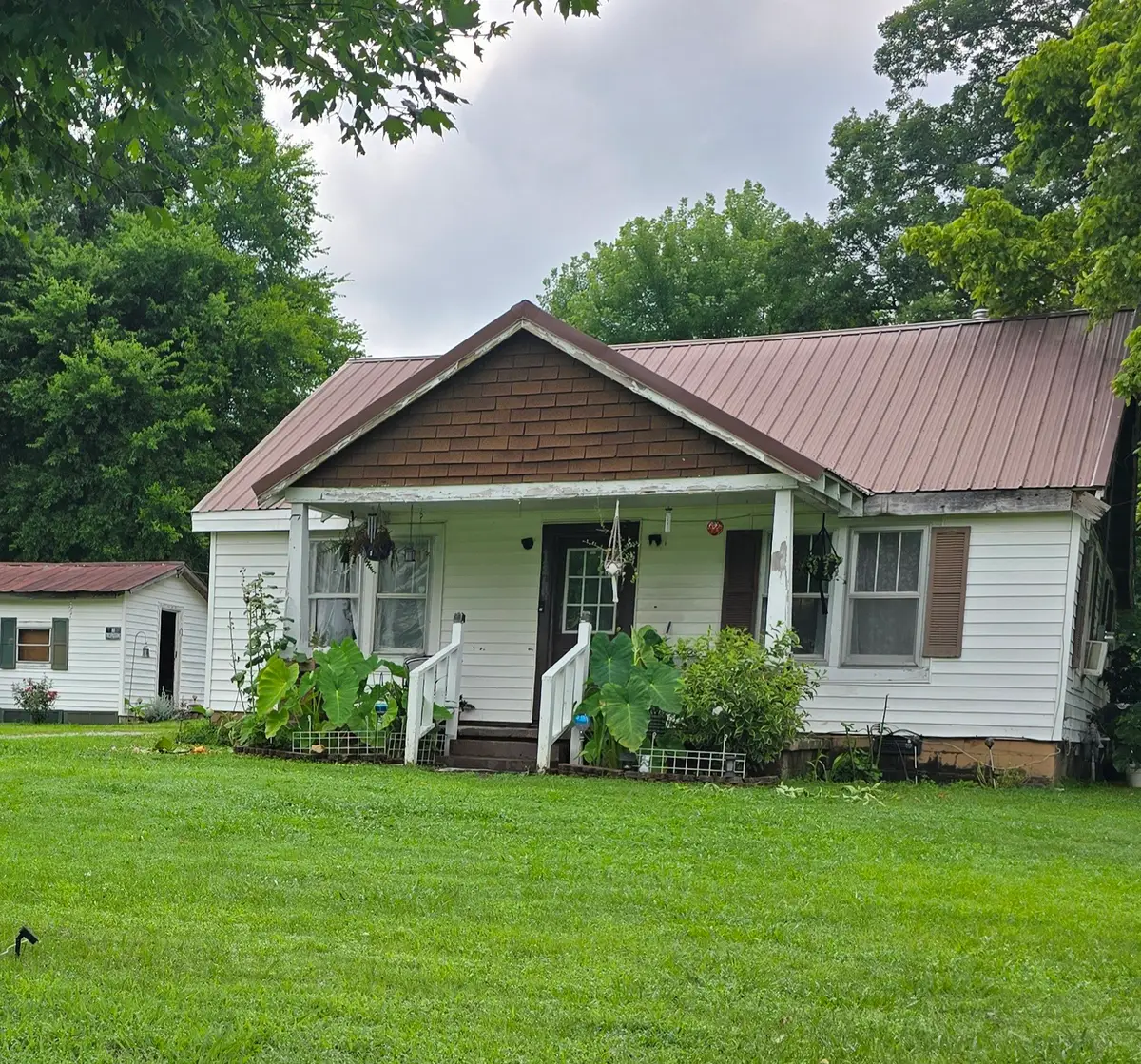 1264 Indian Creek Rd, Mc Ewen, TN 37101 - #1