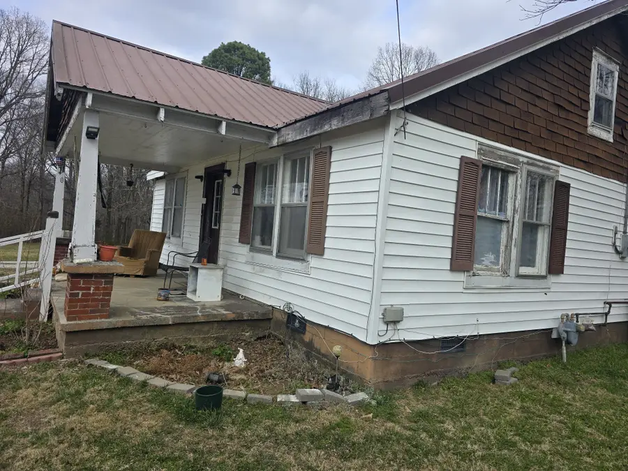 1264 Indian Creek Rd, Mc Ewen, TN 37101 - #2