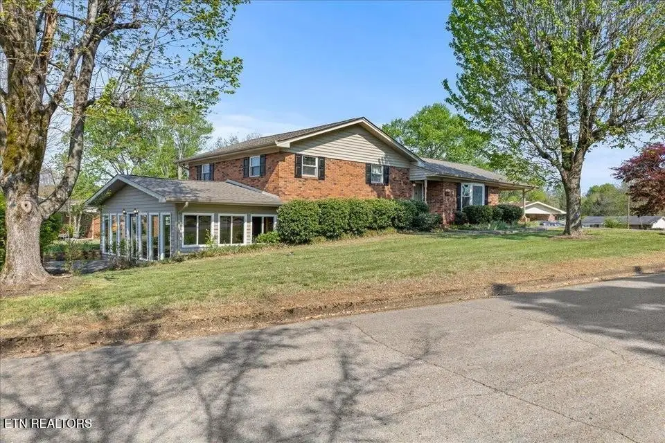 610 Hudson St, Athens, TN 37303 - #1