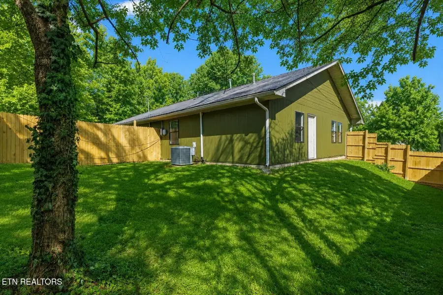 104 Pine St, Athens, TN 37303 - #3