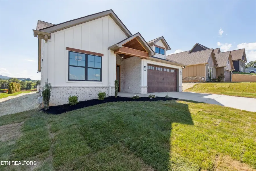 3017 Bridgewater Blvd, Morristown, TN 37814 - #3