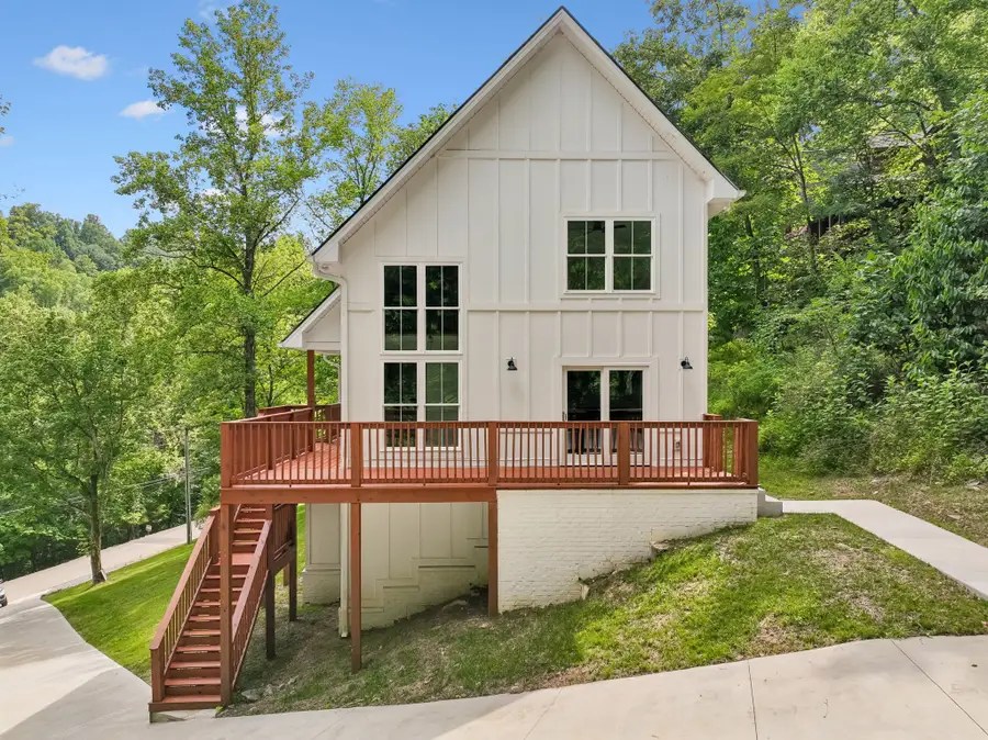 670 Harbor Dr, Lancaster, TN 38569 - #3