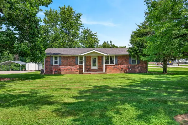 627 Baker Dr, Lafayette, TN 37083