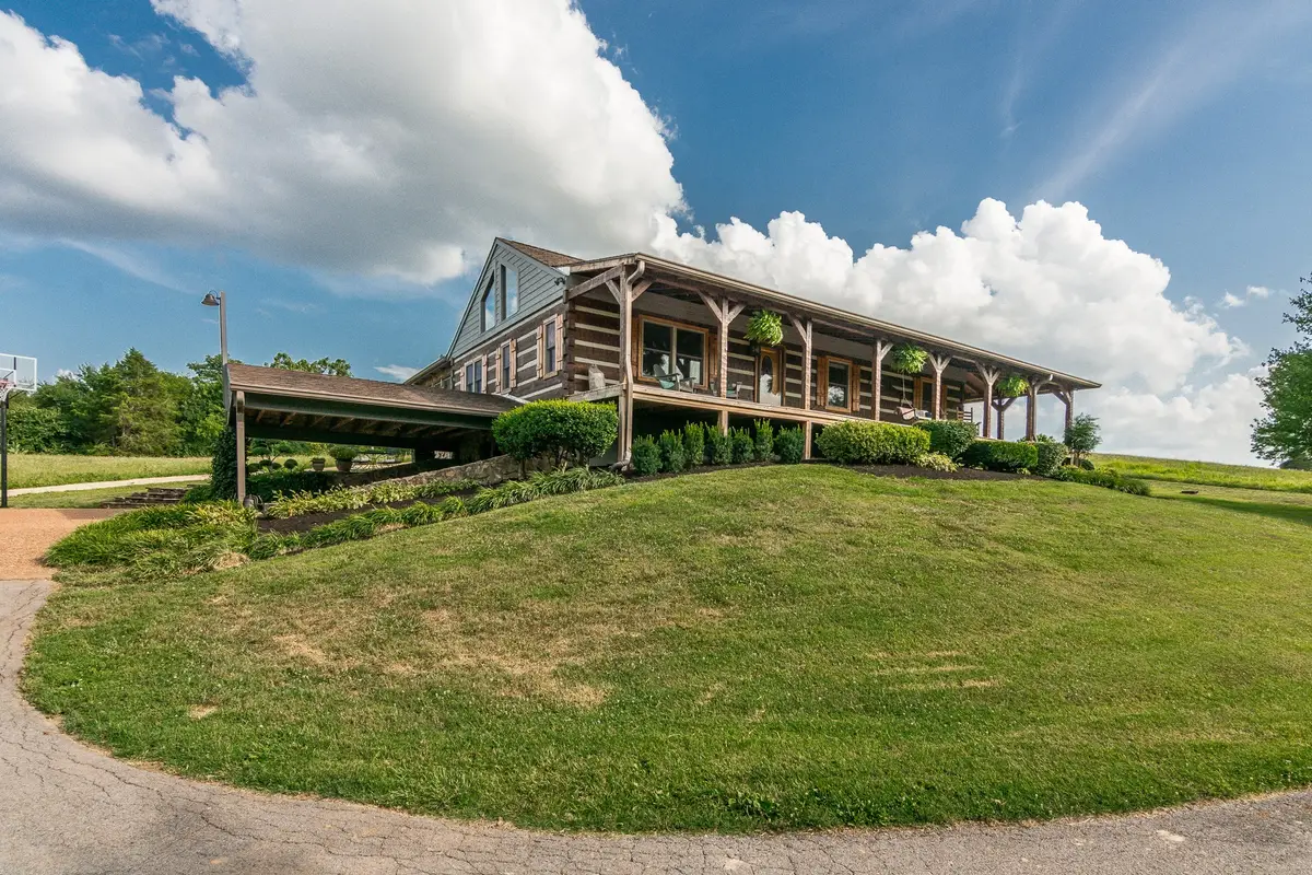 812 New Shackle Island Rd, Hendersonville, TN 37075 - #1