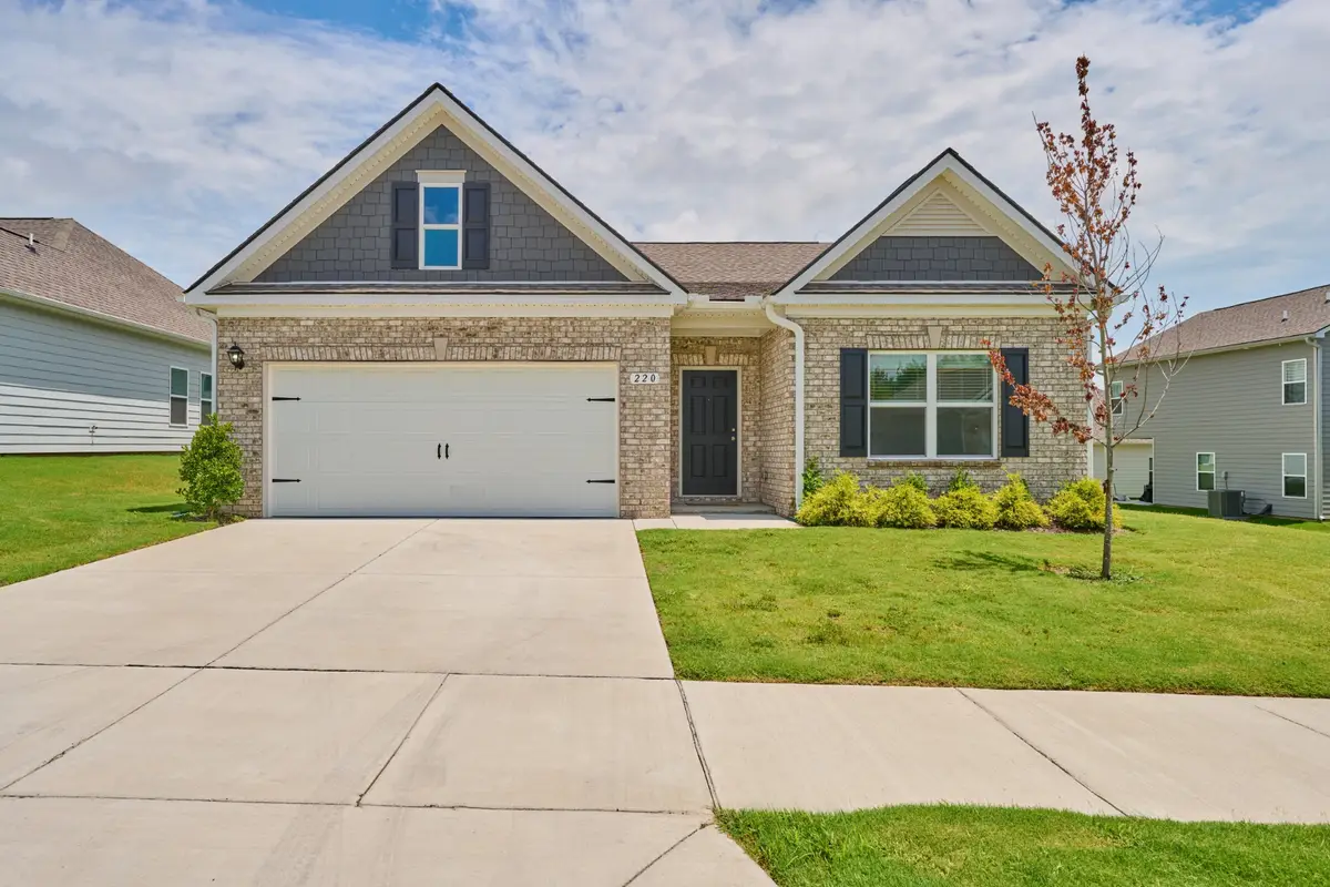 220 Summerlin Dr, Gallatin, TN 37066 - #1